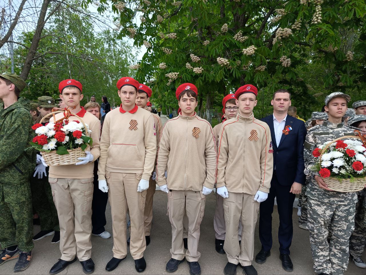 АКЦИЯ «ВОЗЛОЖЕНИЕ ЦВЕТОВ К ПАМЯТНИКУ ГЕРОЯМ ВЕЛИКОЙ ОТЕЧЕСТВЕННОЙ ВОЙНЫ».